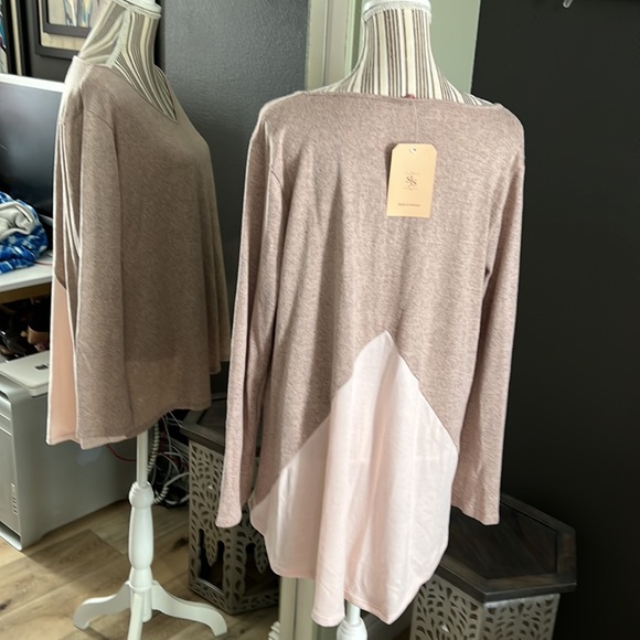 SJS, lightweight sweater top - Picture 3 of 6